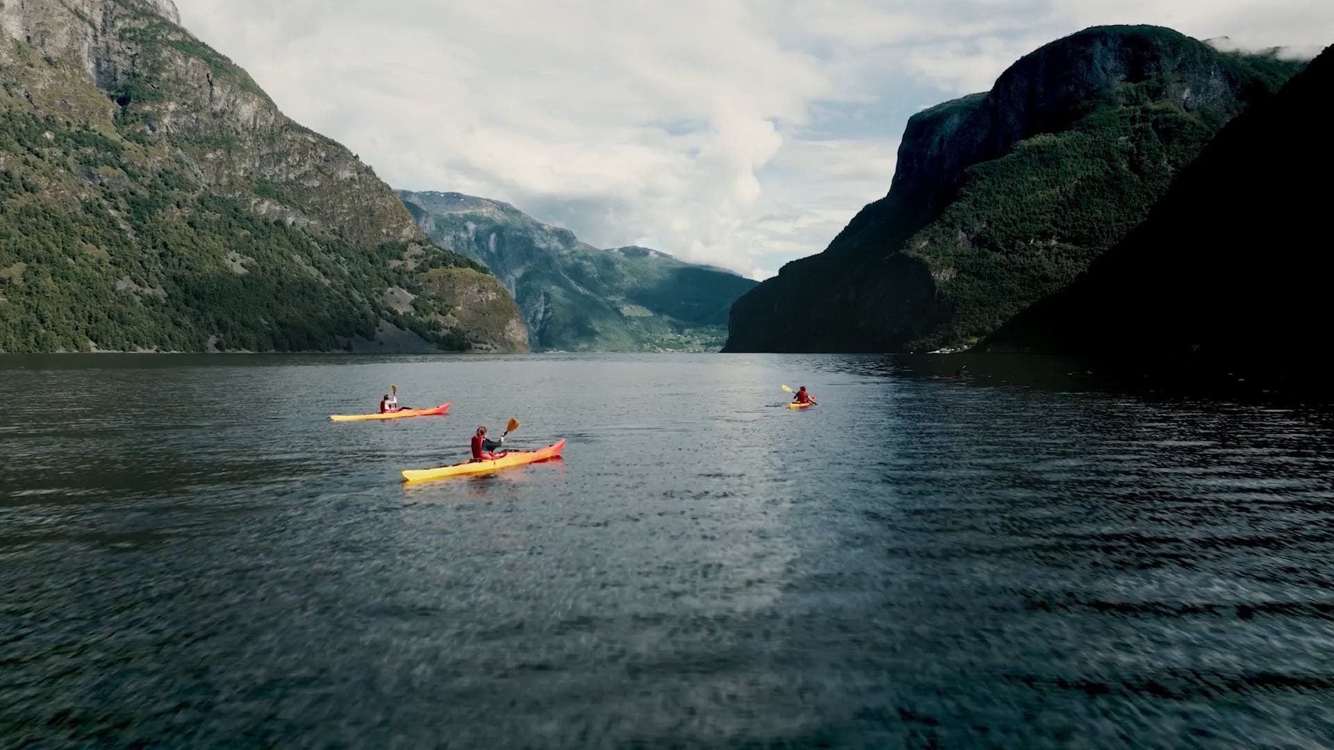 l'excursion en kayak dans les fjords norvégiens