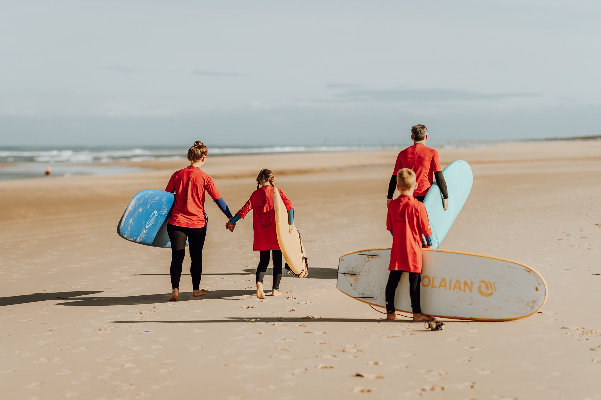Vacances de surf avec des enfants : des lodges uniques et de nombreuses activités.
